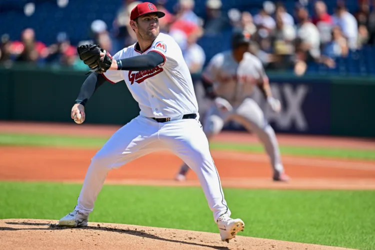 Williams strikes out 11 as Guards beat Giants